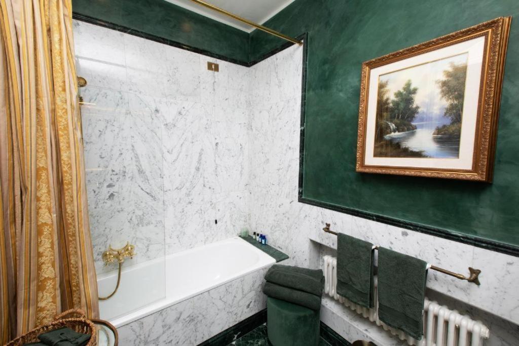 Bed and Breakfast Domus Tua Модена Экстерьер фото